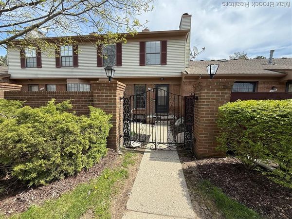 31186 Country Way, Farmington Hills, MI 48331