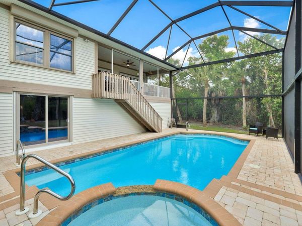 2130 Sunset Cir, Sanibel, FL 33957
