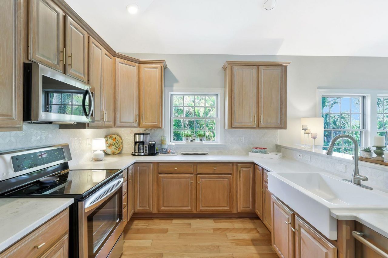 2130 Sunset Cir, Sanibel, FL 33957 Photo