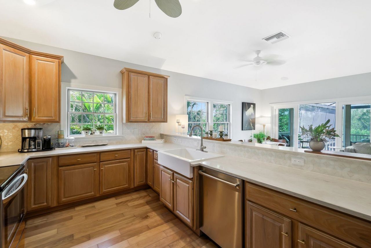 2130 Sunset Cir, Sanibel, FL 33957 Photo