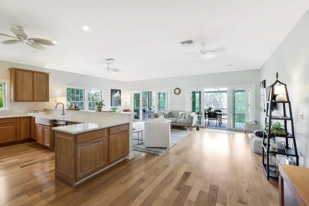 2130 Sunset Cir, Sanibel, FL 33957 Photo
