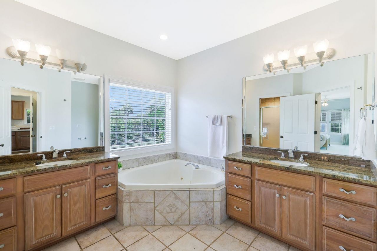 2130 Sunset Cir, Sanibel, FL 33957 Photo