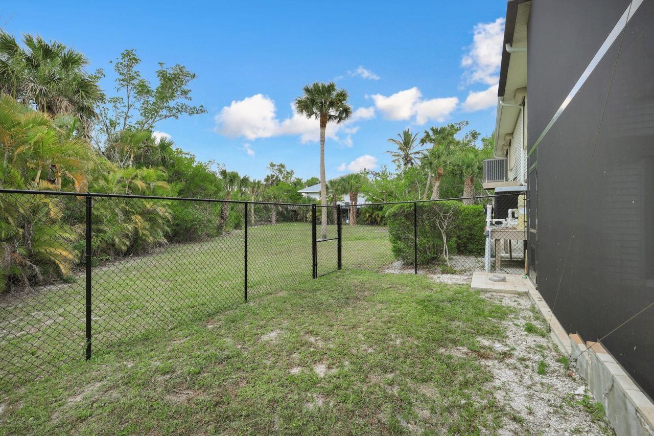 2130 Sunset Cir, Sanibel, FL 33957 Photo