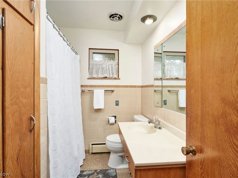 639 N Azalea Boulevard, Barberton, OH 44203 Photo 12
