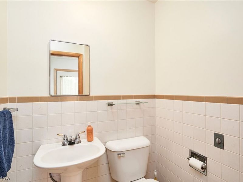 639 N Azalea Boulevard, Barberton, OH 44203 Photo 13