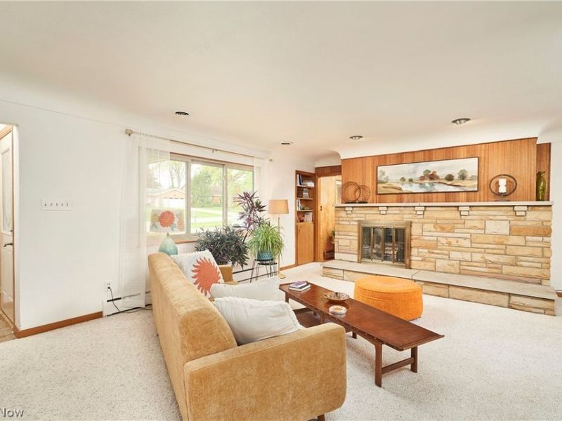 639 N Azalea Boulevard, Barberton, OH 44203 Photo 2