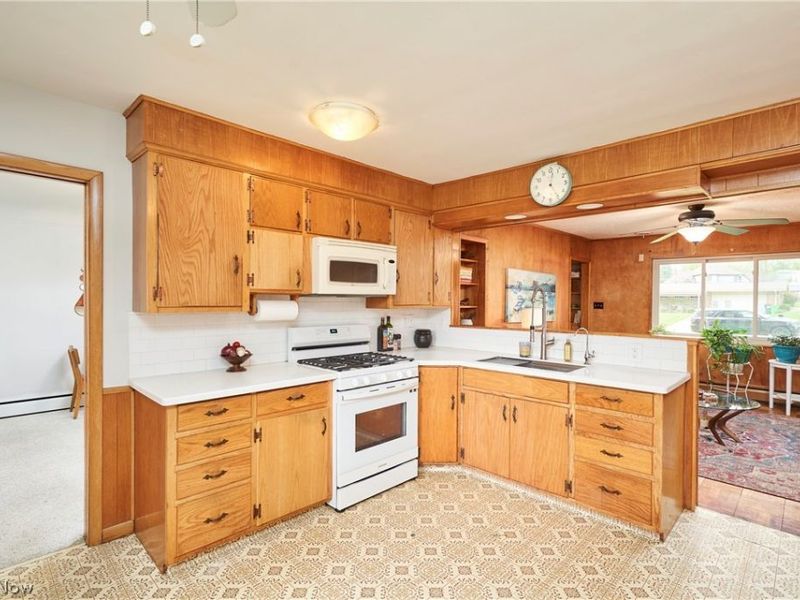 639 N Azalea Boulevard, Barberton, OH 44203 Photo 4