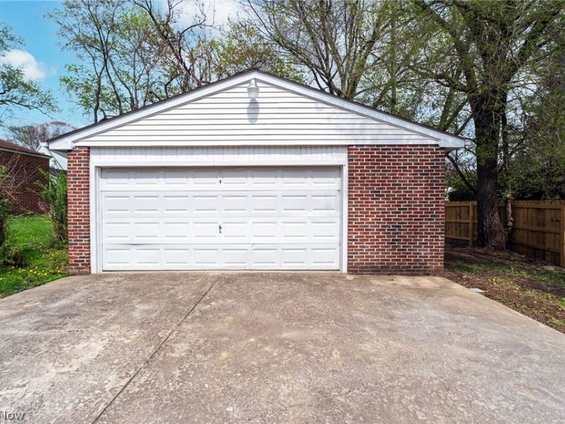 130 Roslyn Drive, Youngstown, OH 44505 Photo 4