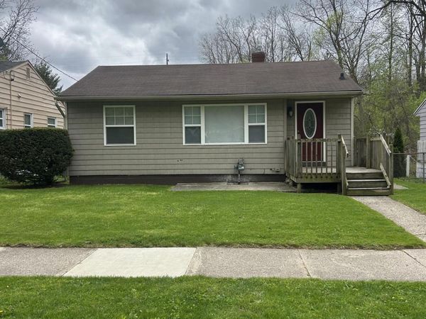 864 Carrier Creek Boulevard NE, Grand Rapids, MI 49503