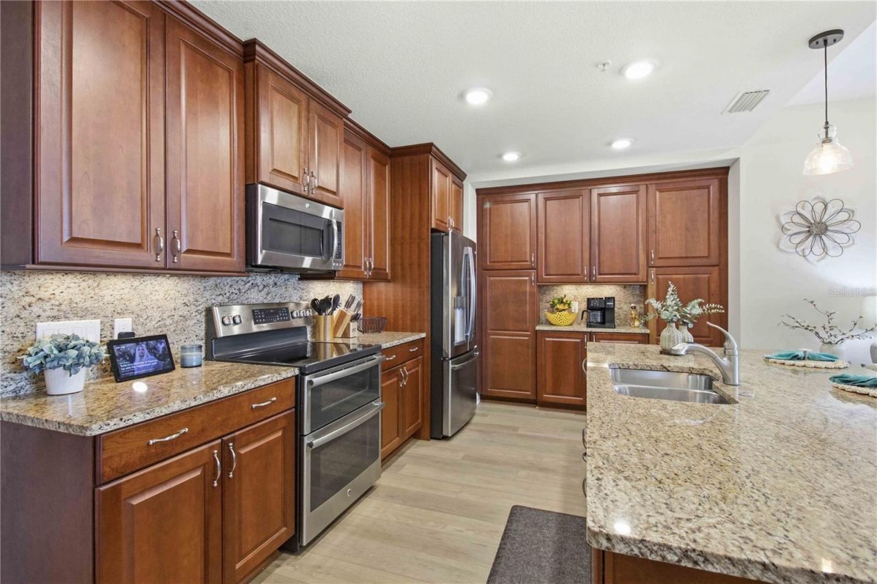 395 Aruba Circle, Unit 102, Bradenton, FL 34209 Photo