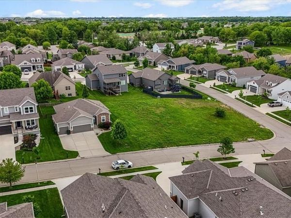 25251 W 141st Terrace, Olathe, KS 66061
