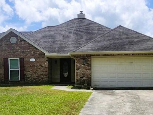17 P M Hall Road, Poplarville, MS 39470