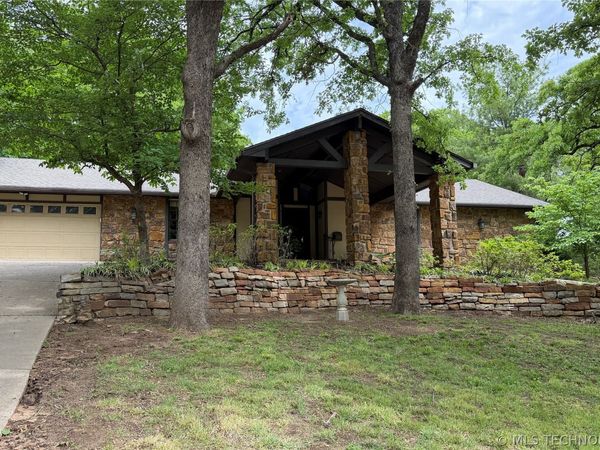1205 E 10th Street , Sand Springs, OK 74063