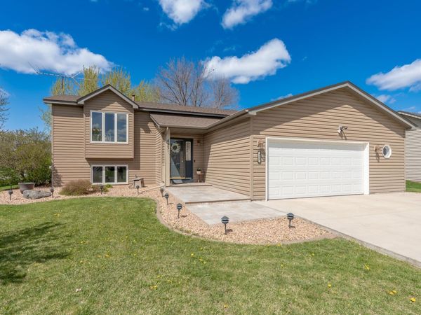433 Braeburn Drive , Shakopee, MN 55379