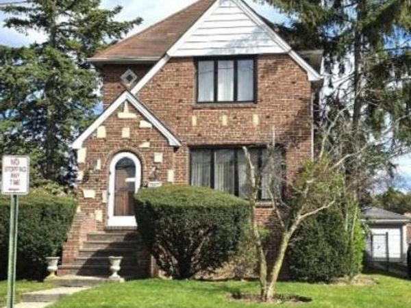 169 Bixley Heath , Lynbrook, NY 11563