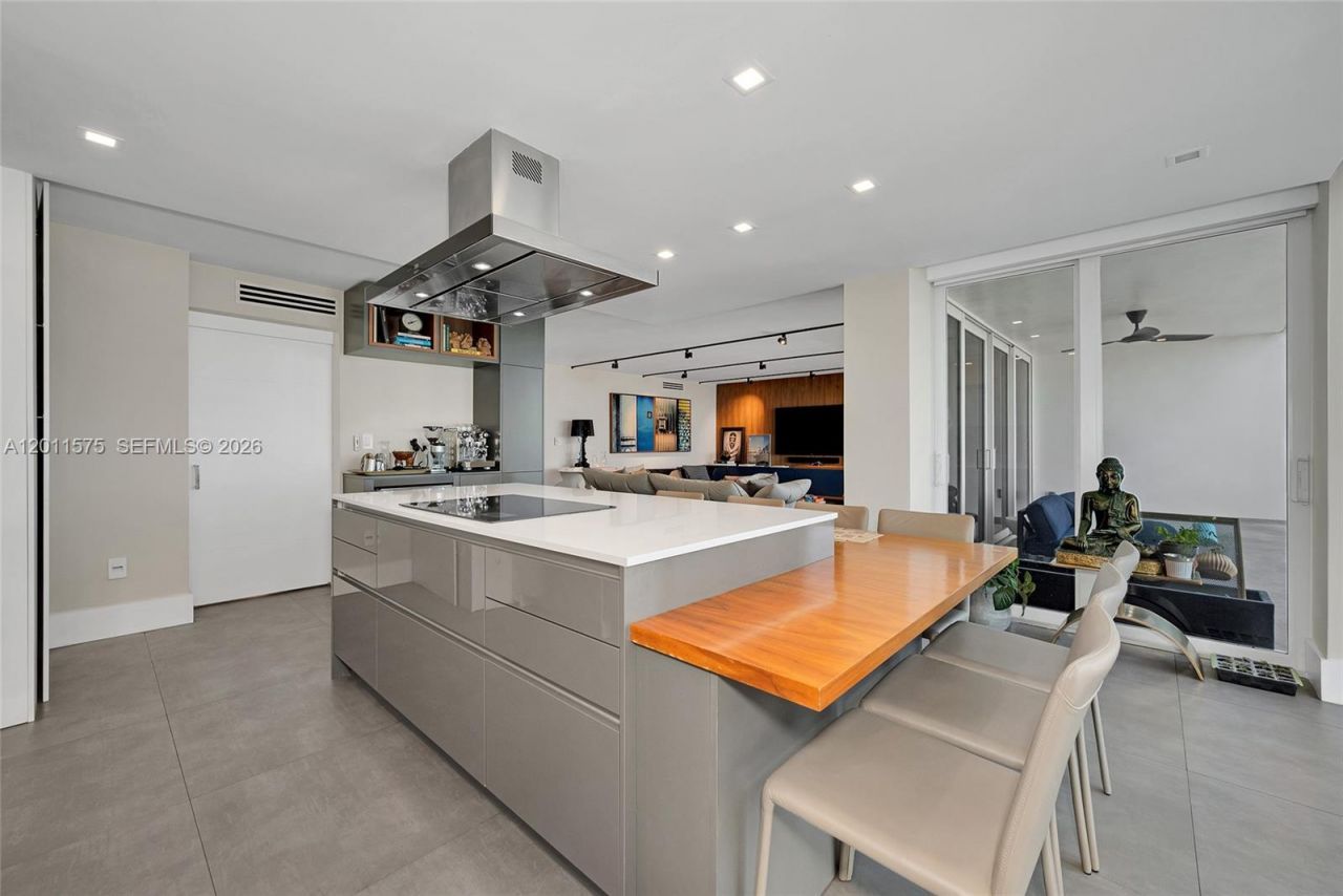 881 Ocean Dr , Unit 7D, Key Biscayne, FL 33149 Photo