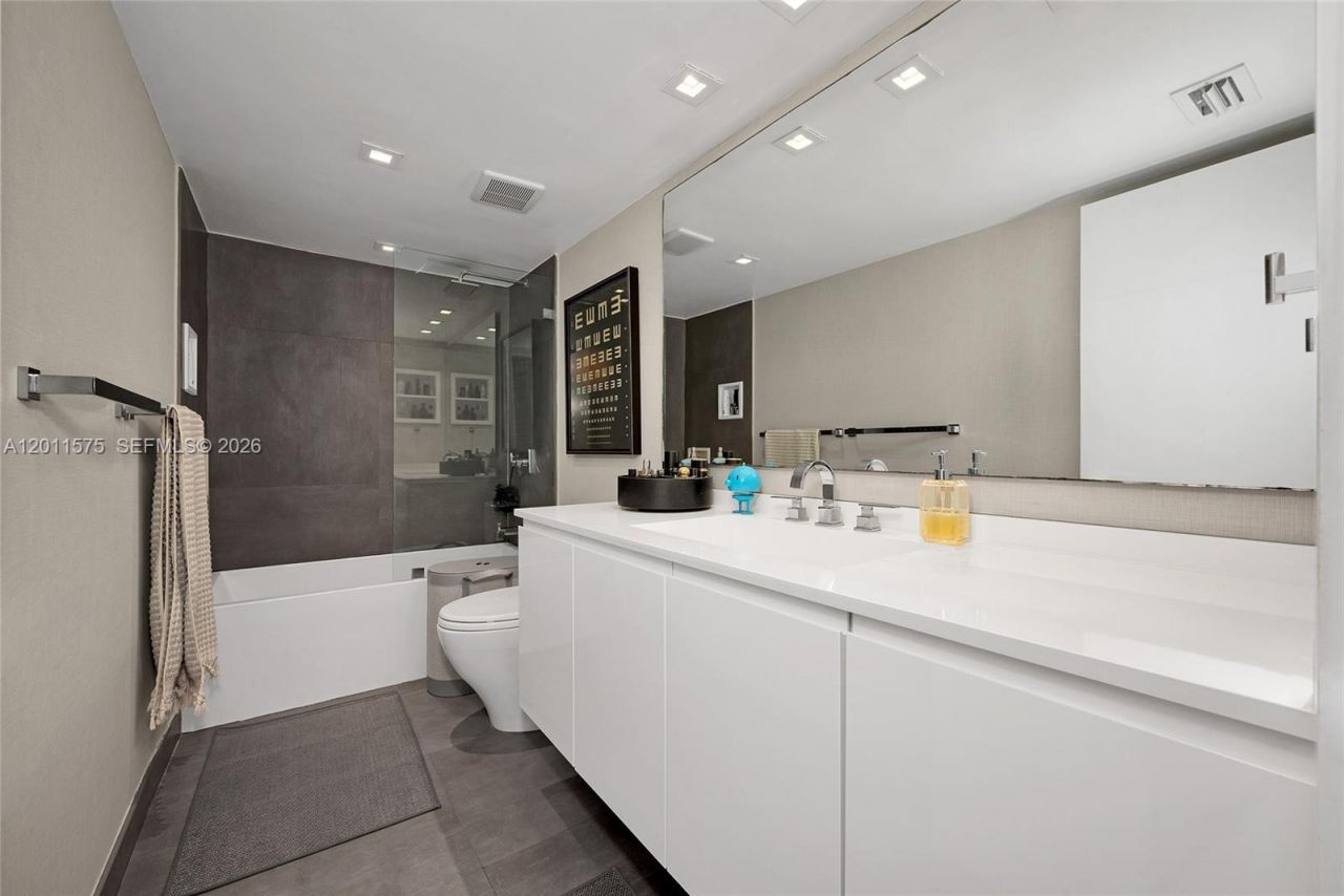 881 Ocean Dr , Unit 7D, Key Biscayne, FL 33149 Photo