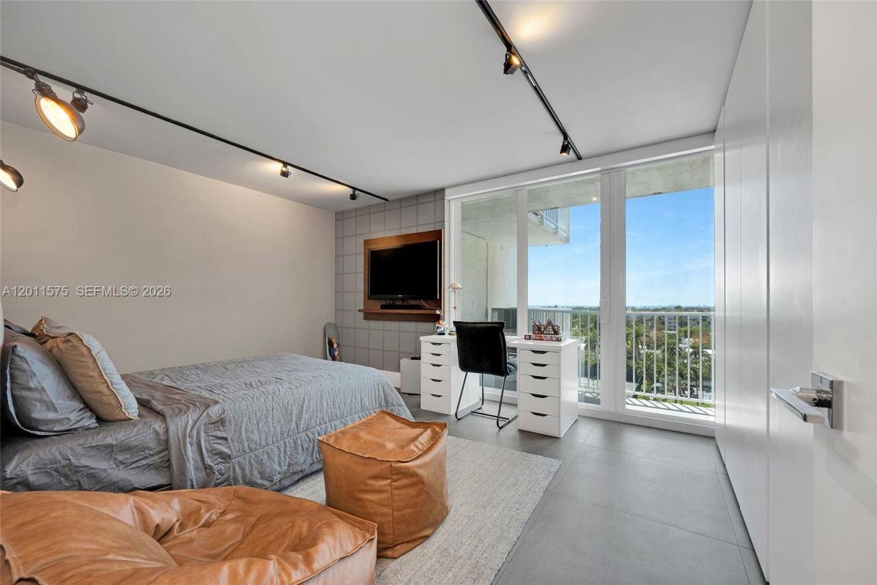 881 Ocean Dr , Unit 7D, Key Biscayne, FL 33149 Photo