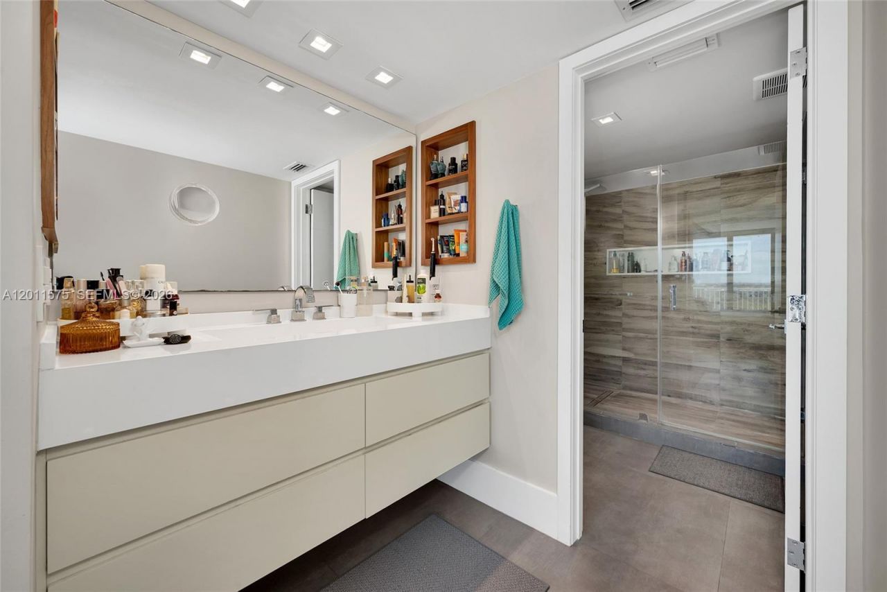 881 Ocean Dr , Unit 7D, Key Biscayne, FL 33149 Photo