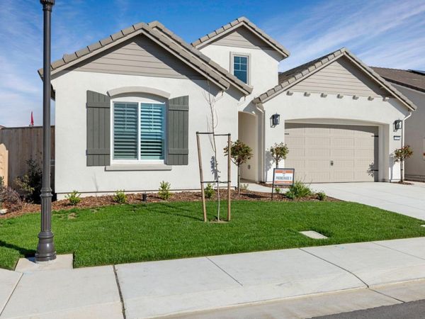 2252 Lyndon St, Lodi, CA 95242