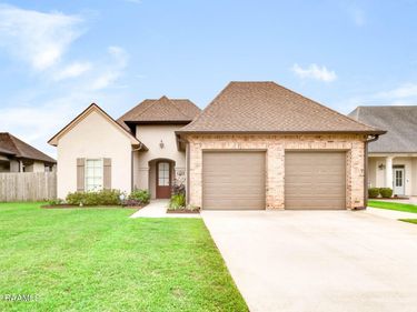 210 Windy Feather Drive , Broussard, LA 70518