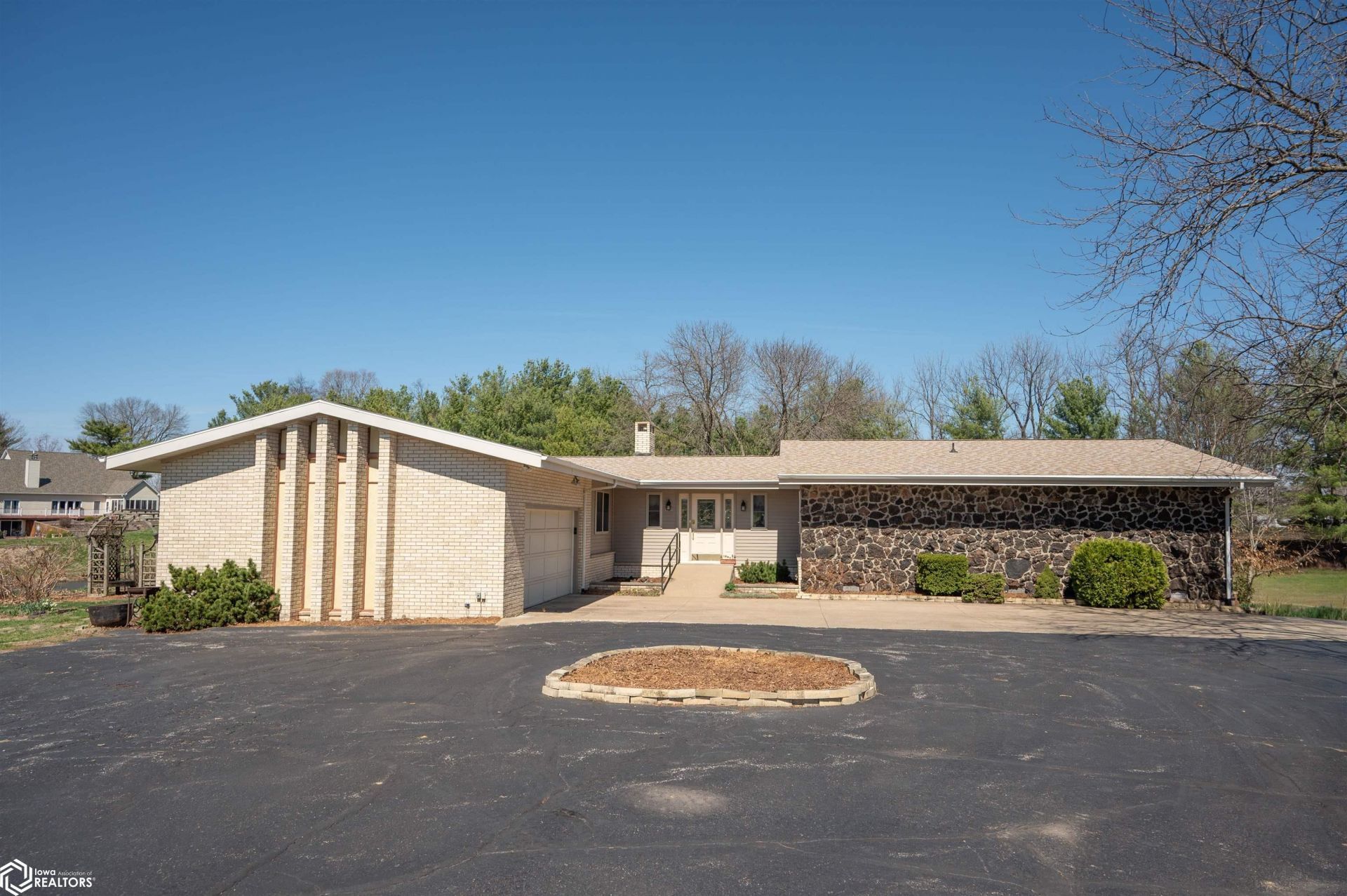 905 Leclaire Street, Warsaw, IL 62379 Main Photo