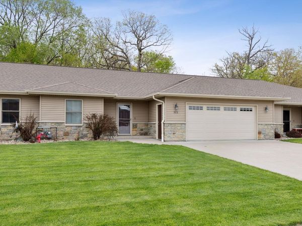 322 E River Court, Camanche, IA 52730