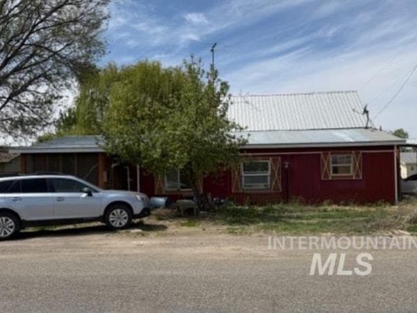 105 3rd Street, Grand View, ID 83624