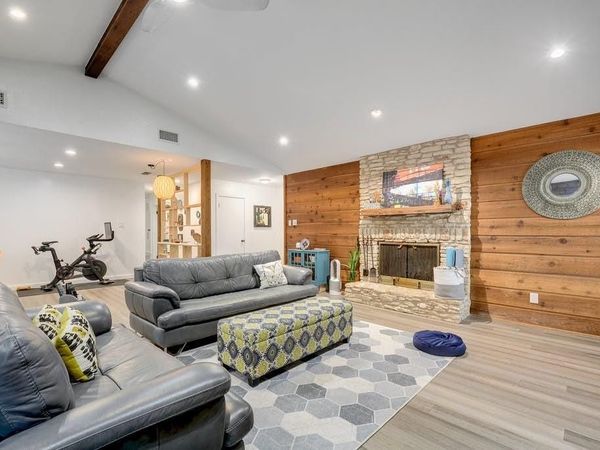 2710 Deeringhill DR, Austin, TX 78745
