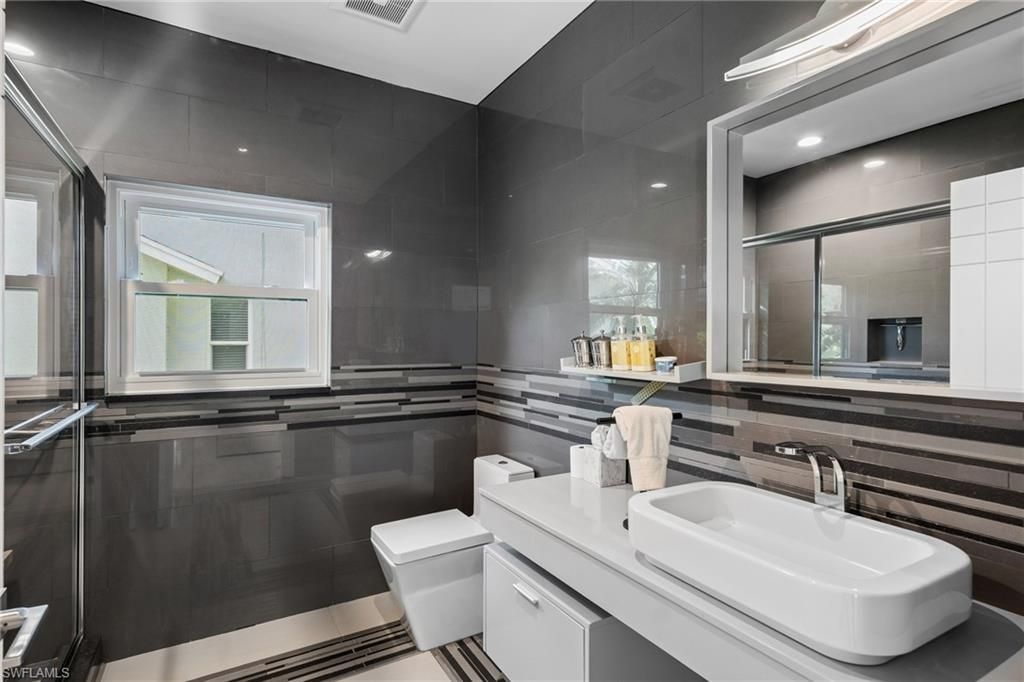 5700 Waxmyrtle Way, Naples, FL 34109 Photo