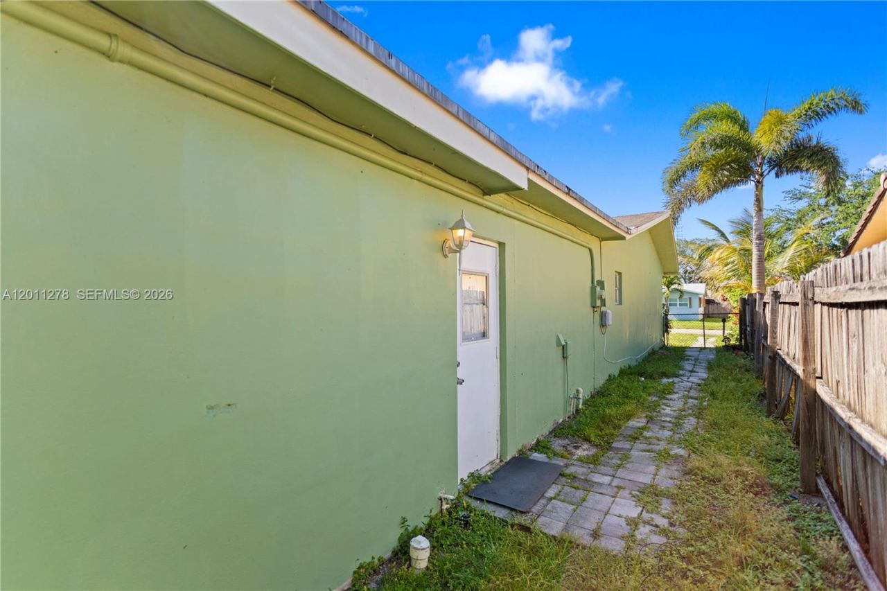 6880 Scott St, Hollywood, FL 33024 Photo