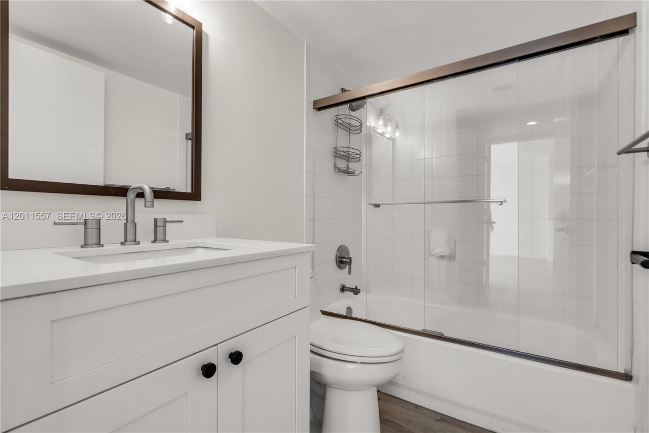 1401 Bay Rd , Unit 407, Miami Beach, FL 33139 Photo