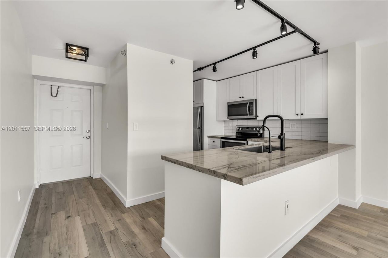 1401 Bay Rd , Unit 407, Miami Beach, FL 33139 Photo