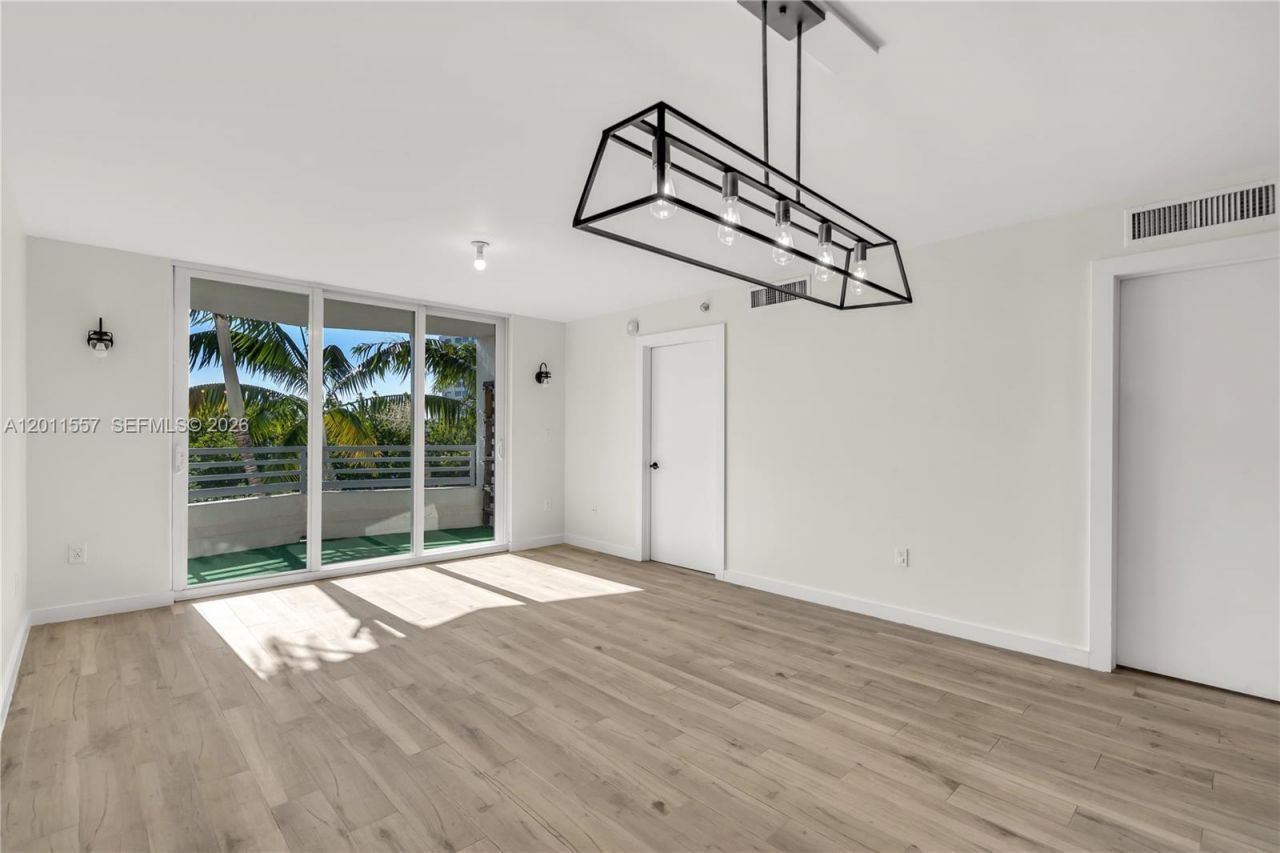 1401 Bay Rd , Unit 407, Miami Beach, FL 33139 Photo