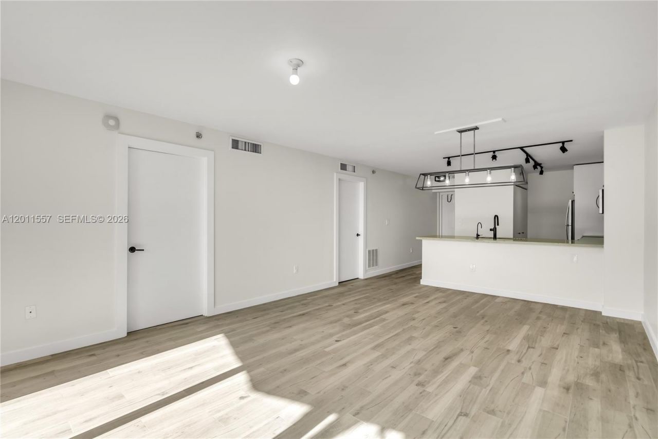 1401 Bay Rd , Unit 407, Miami Beach, FL 33139 Photo