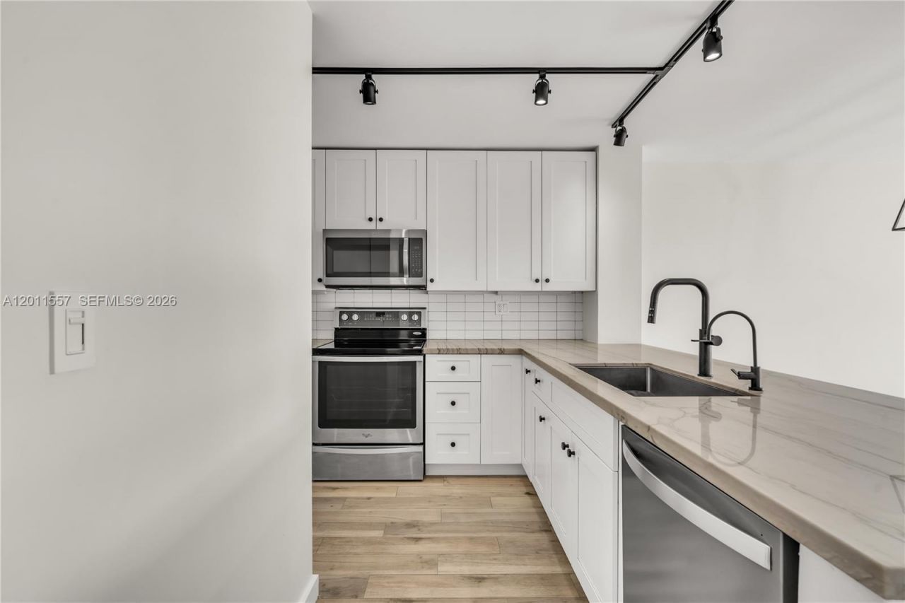 1401 Bay Rd , Unit 407, Miami Beach, FL 33139 Photo