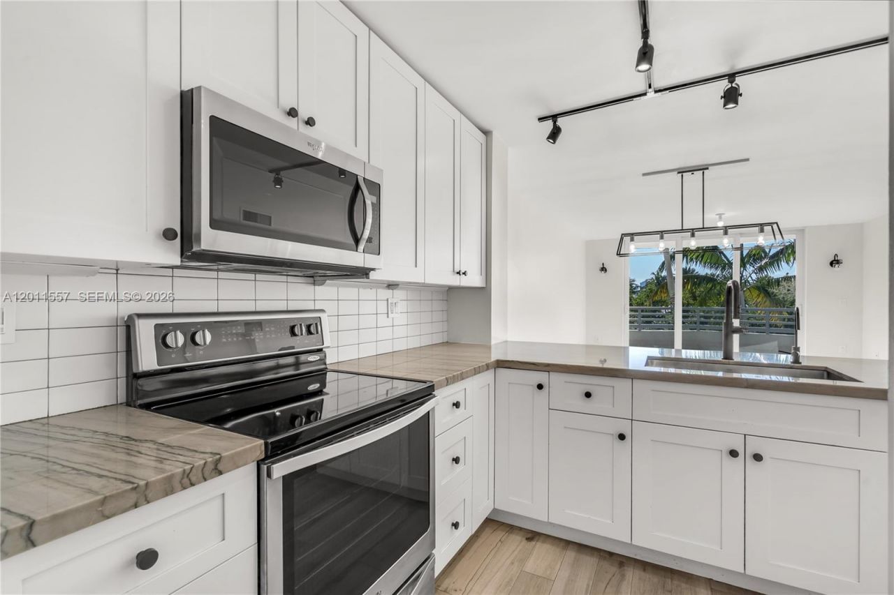 1401 Bay Rd , Unit 407, Miami Beach, FL 33139 Photo