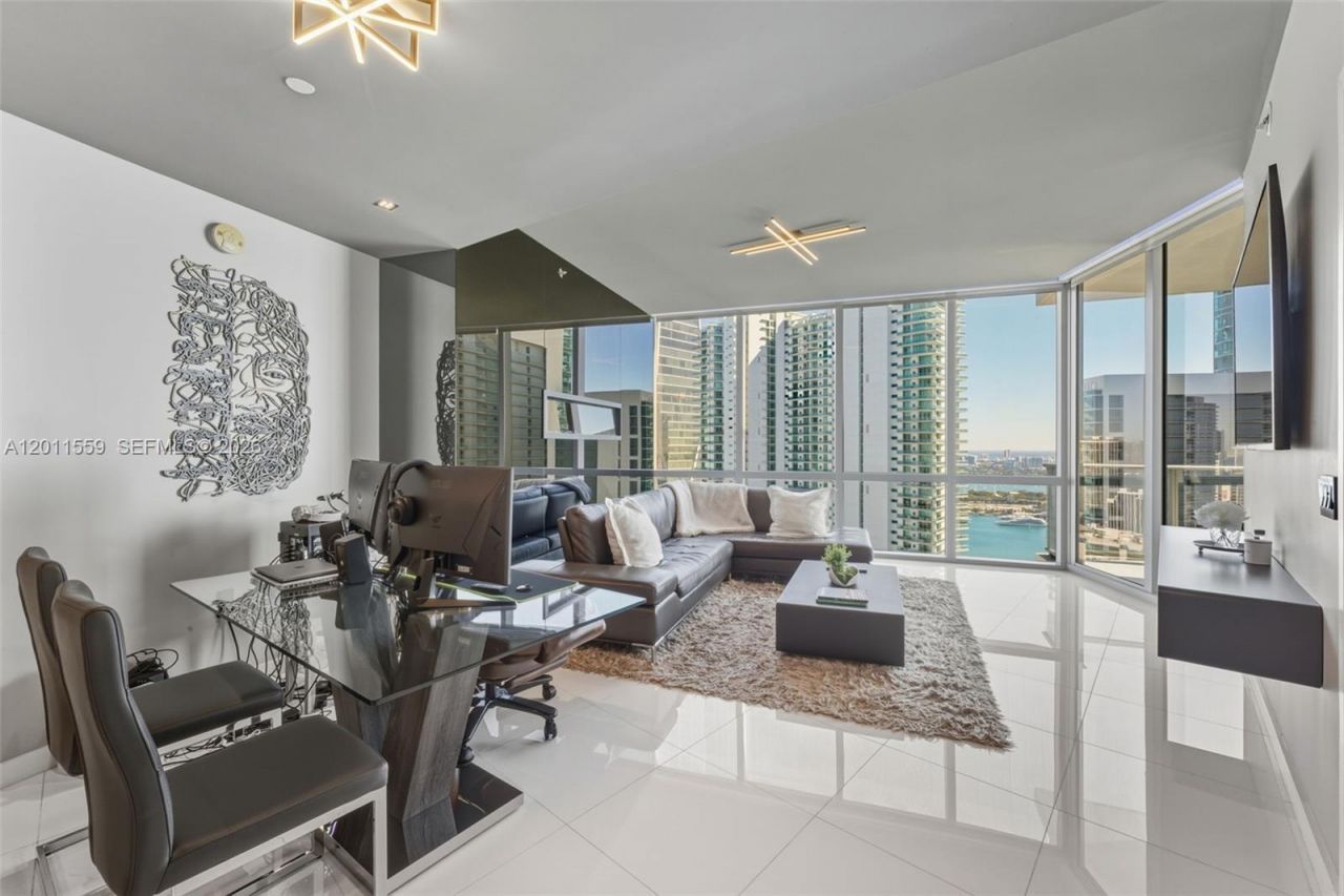 851 NE 1st Ave, Unit 4303, Miami, FL 33132 Photo