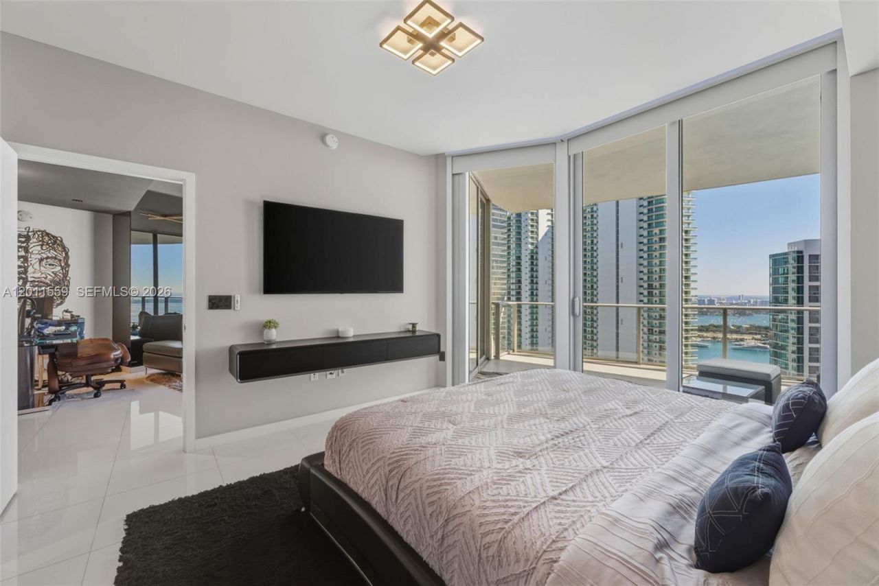 851 NE 1st Ave, Unit 4303, Miami, FL 33132 Photo