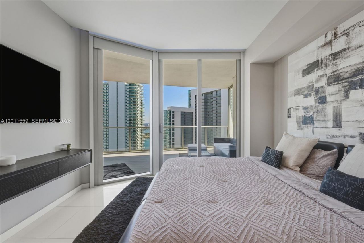 851 NE 1st Ave, Unit 4303, Miami, FL 33132 Photo