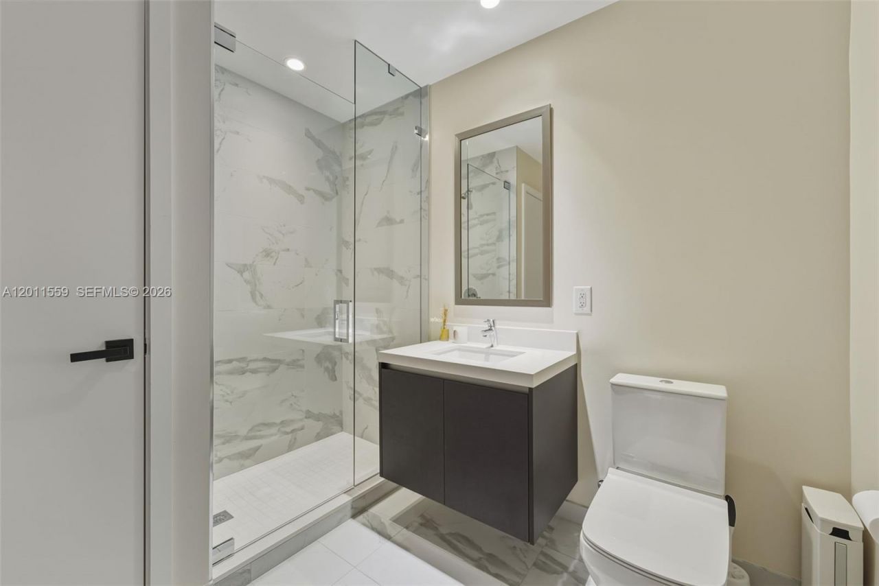 851 NE 1st Ave, Unit 4303, Miami, FL 33132 Photo