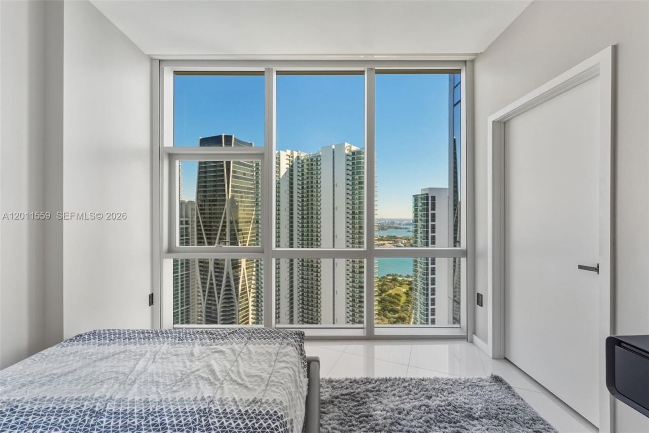 851 NE 1st Ave, Unit 4303, Miami, FL 33132 Photo