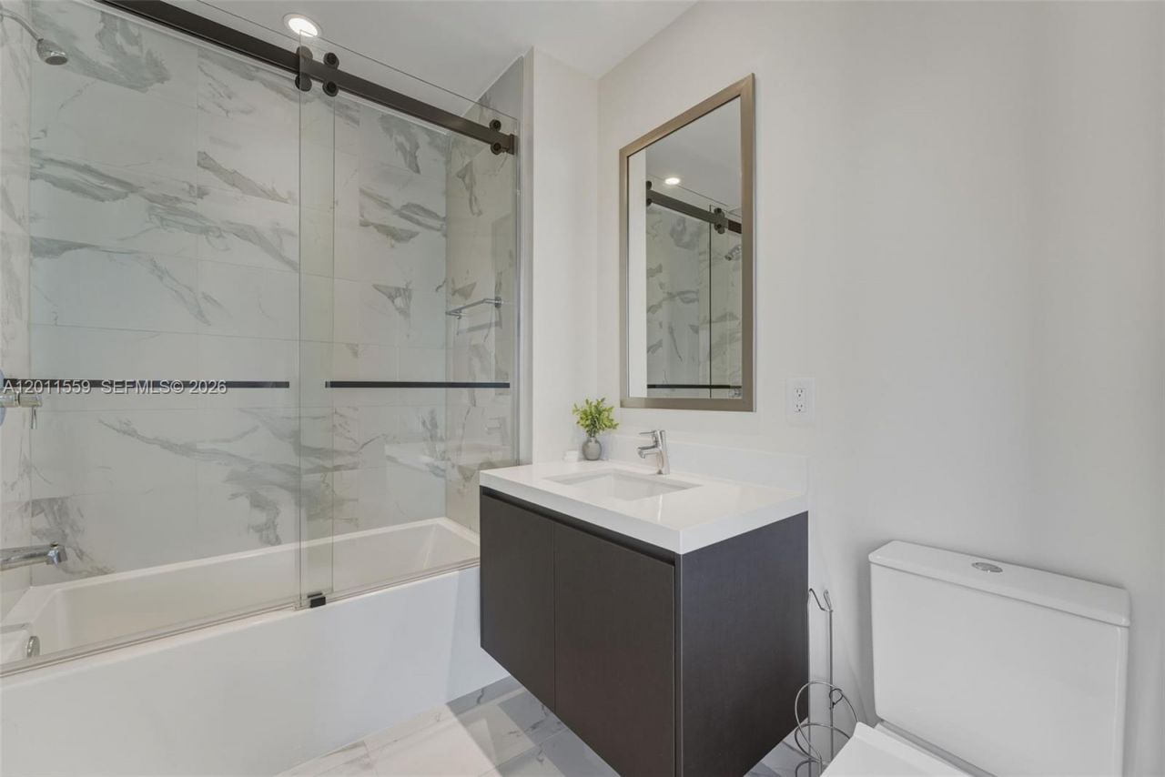 851 NE 1st Ave, Unit 4303, Miami, FL 33132 Photo