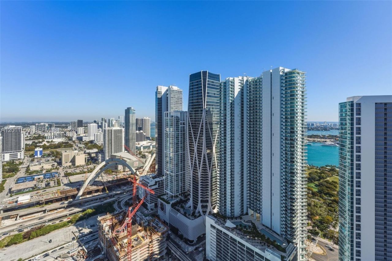 851 NE 1st Ave, Unit 4303, Miami, FL 33132 Photo