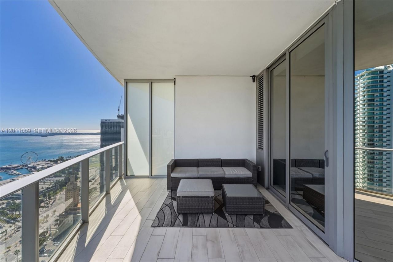 851 NE 1st Ave, Unit 4303, Miami, FL 33132 Photo
