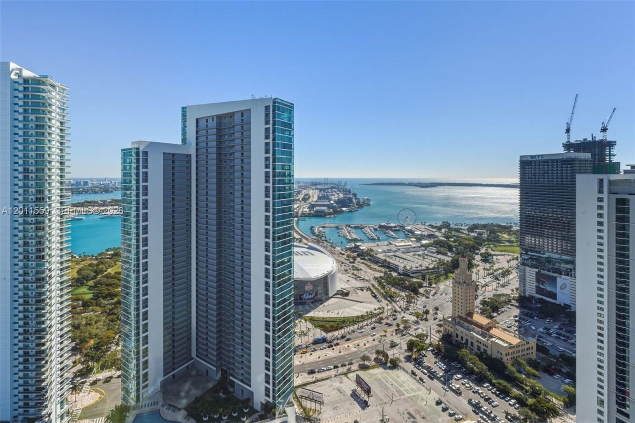 851 NE 1st Ave, Unit 4303, Miami, FL 33132 Photo
