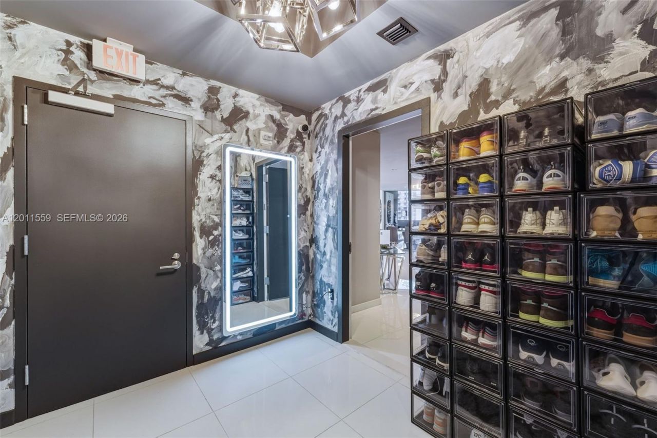 851 NE 1st Ave, Unit 4303, Miami, FL 33132 Photo