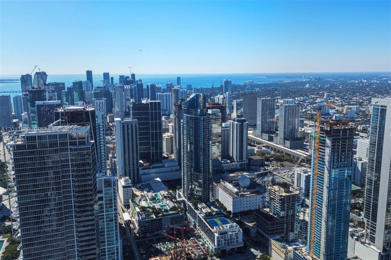 851 NE 1st Ave, Unit 4303, Miami, FL 33132 Photo