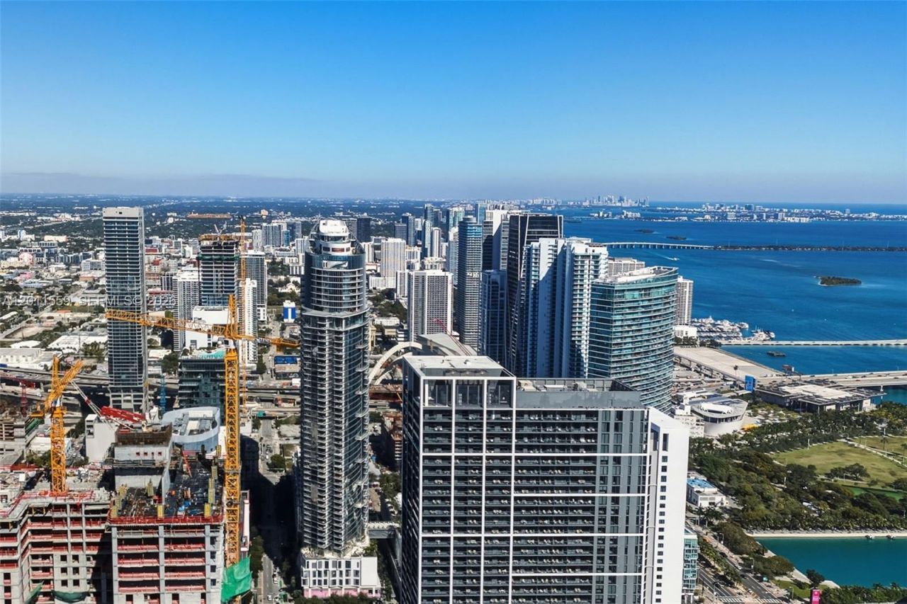 851 NE 1st Ave, Unit 4303, Miami, FL 33132 Photo