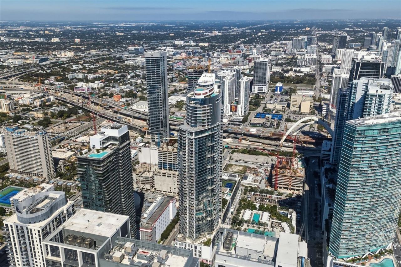 851 NE 1st Ave, Unit 4303, Miami, FL 33132 Photo